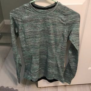 Women’s long sleeve Lulu Lemon top